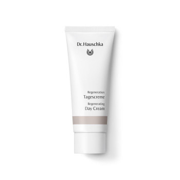 Dr. Hauschka Regeneration Tagescreme: Glättende Gesichtscreme für eine spürbar glatte Haut Dr. Hauschka Regeneration Tagescreme - Gesichtscreme